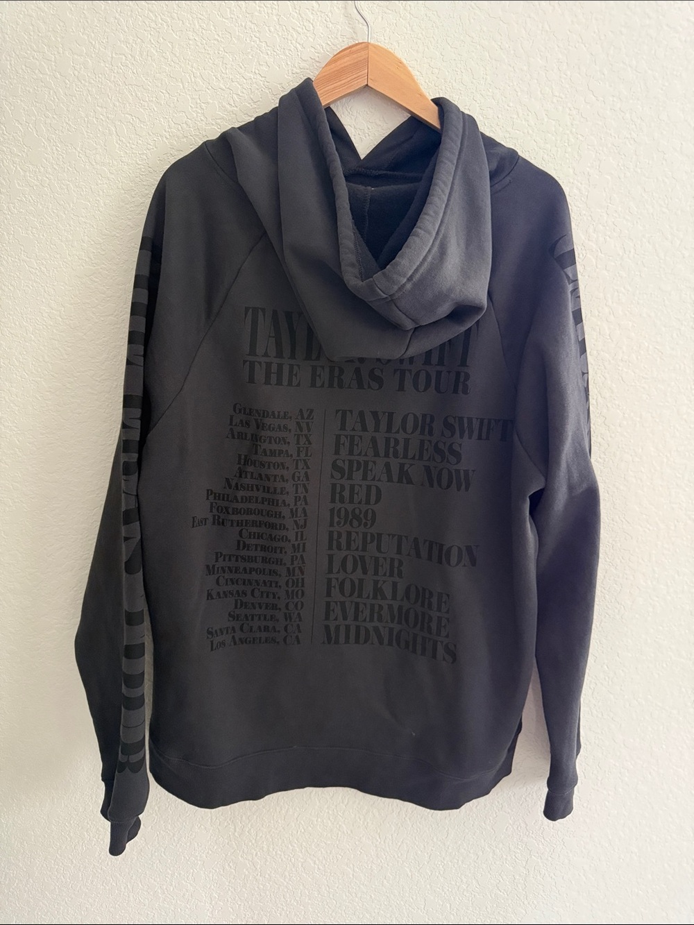 Taylor Swift "The Eras Tour" US Dates Dark Gray Hoodie Size L - Picture 3 of 15